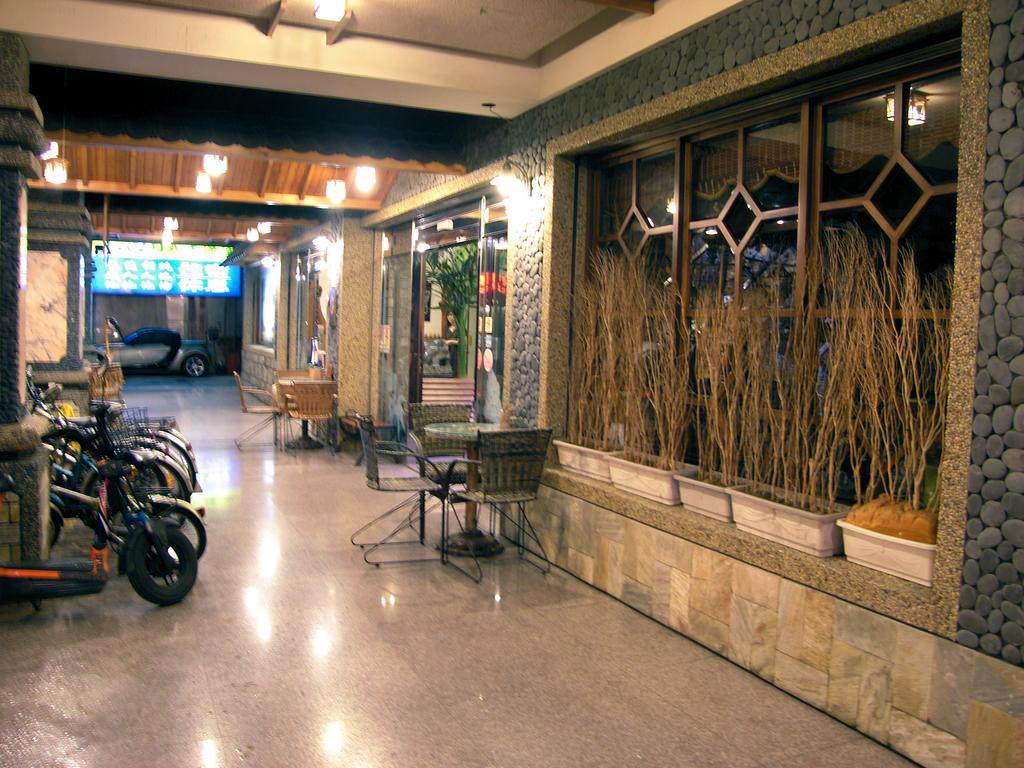 Shankou Hotspring Hotel Цзяосі Екстер'єр фото